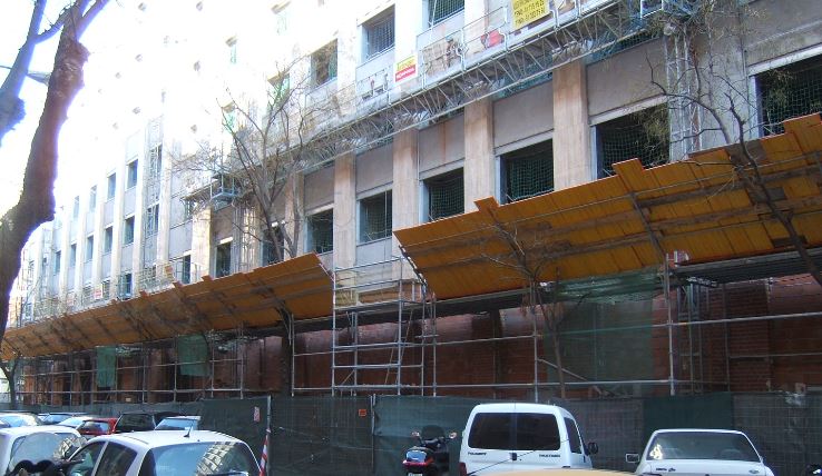 Peatones y obras de construcción